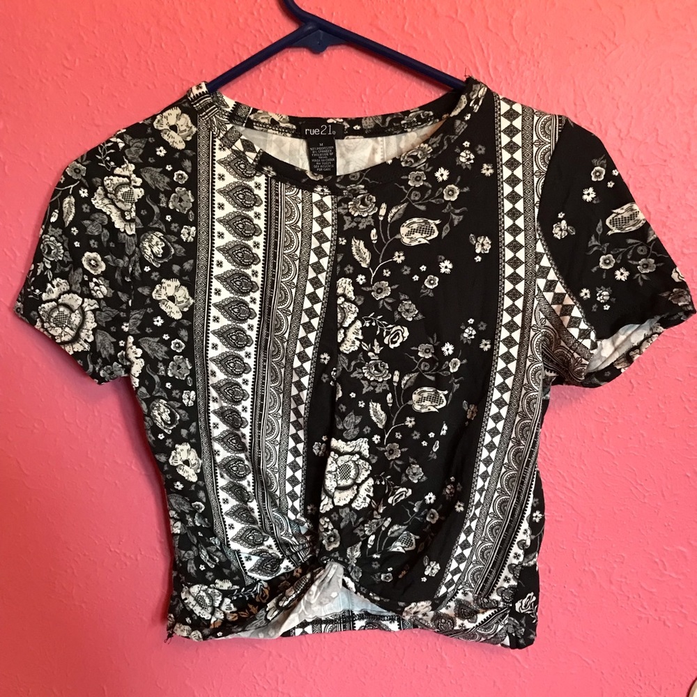 Black and white patterned Crop top